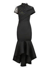 Partykleid mit Rundhalsausschnitt, transparenter Spitze, kurzen Ärmeln und hoher Taille und Rüschen